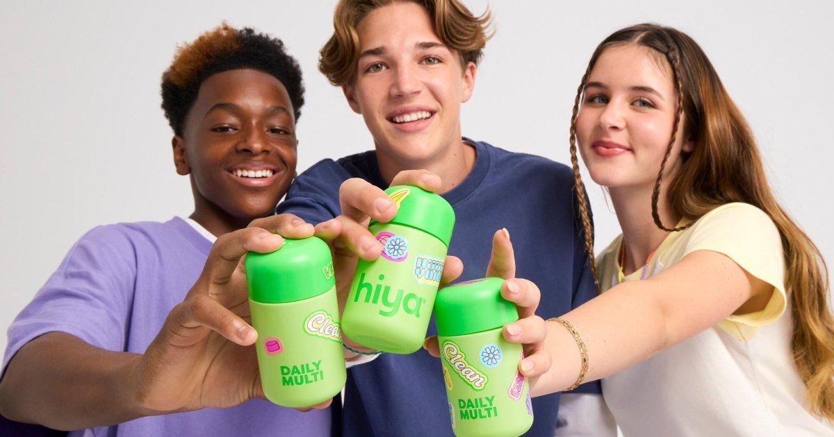 The Hiya Teen Multivitamin Has Zero Added Sugar & 15+ Nutrients