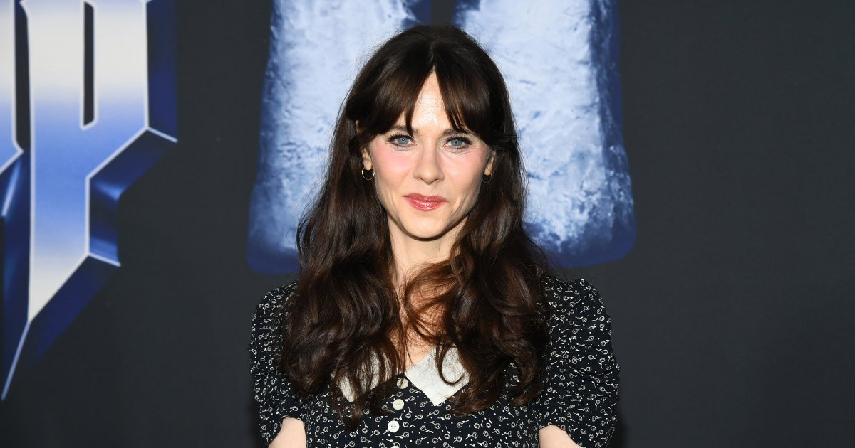 Zooey Deschanel's Comfy-Chic Pull-on Pants Style Is on Amazon
